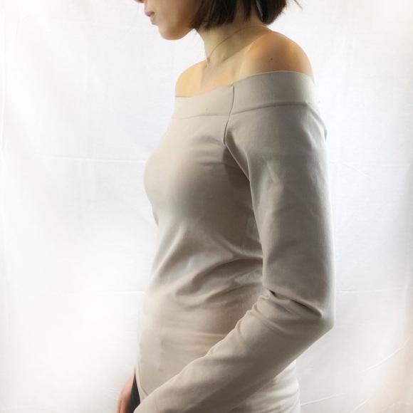 NEW✨Aritzia Off Shoulder T-shirt - Picture 6 of 8